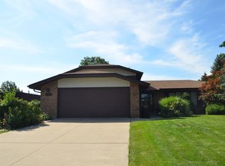8865 W 98th St, Palos Hills, IL 60465