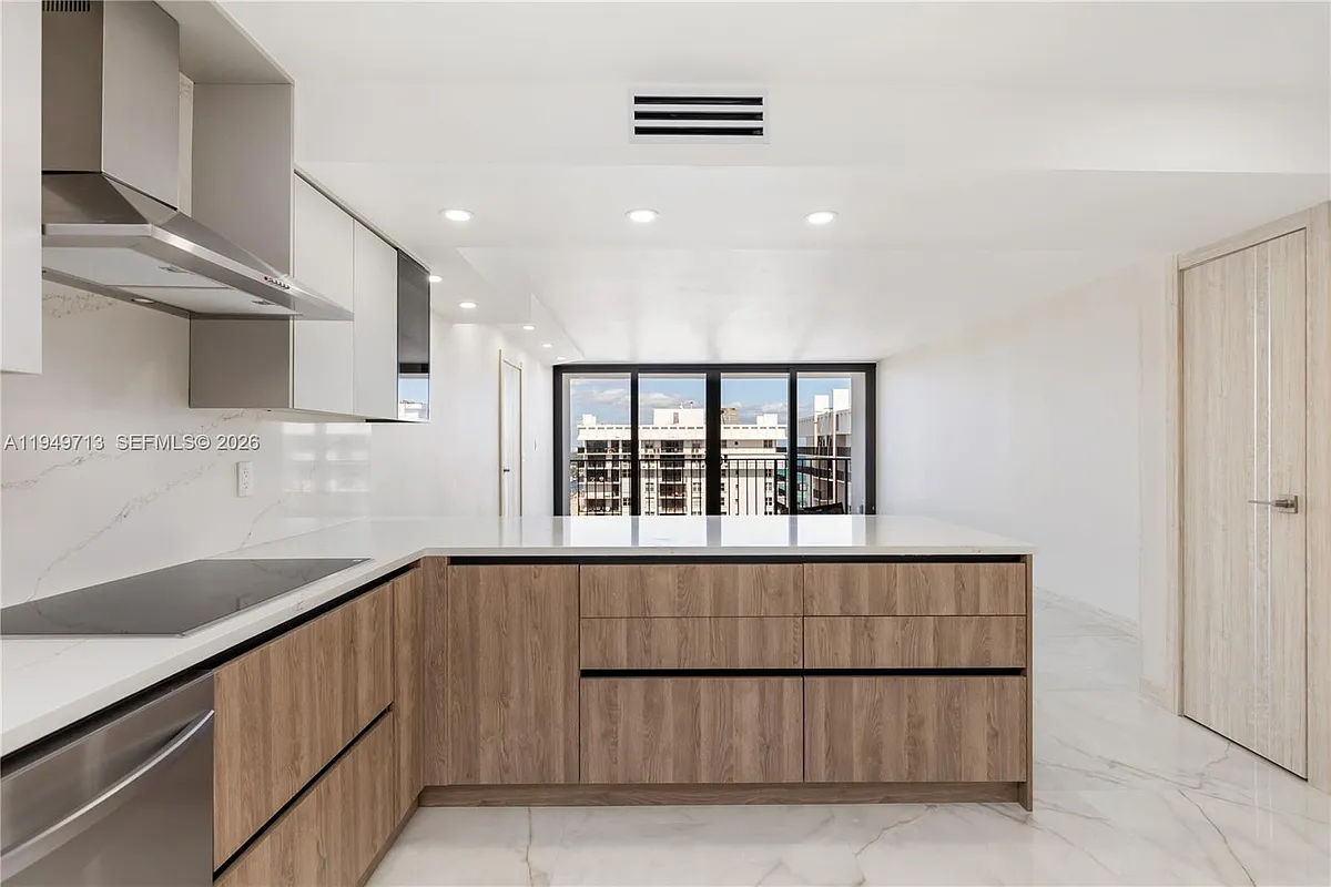 Building Photo - 2401 S Ocean Dr #A4