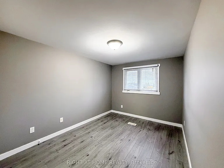 225 Kinmount Cres #UPPER — Photo 15
