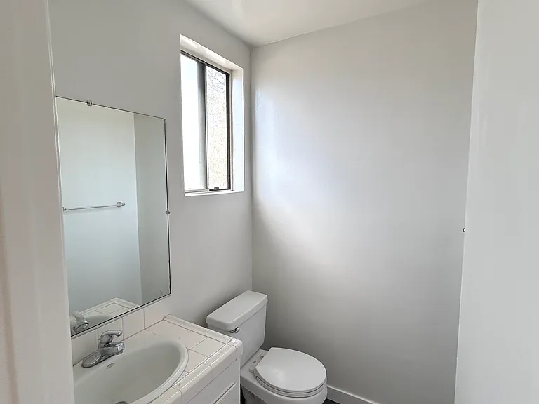 1627 Manning Ave #4 — Photo 10