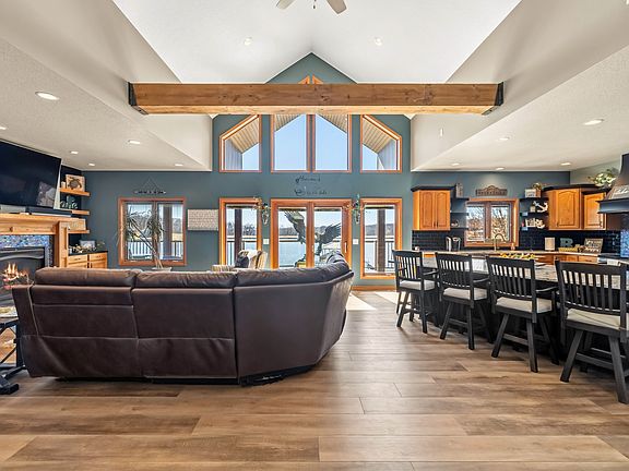 5th image of 134 Hillcrest Rdg