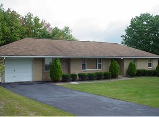 4 Pembroke Dr, Endicott, NY 13760