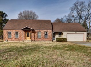 604 College St, Greenfield, MO 65661