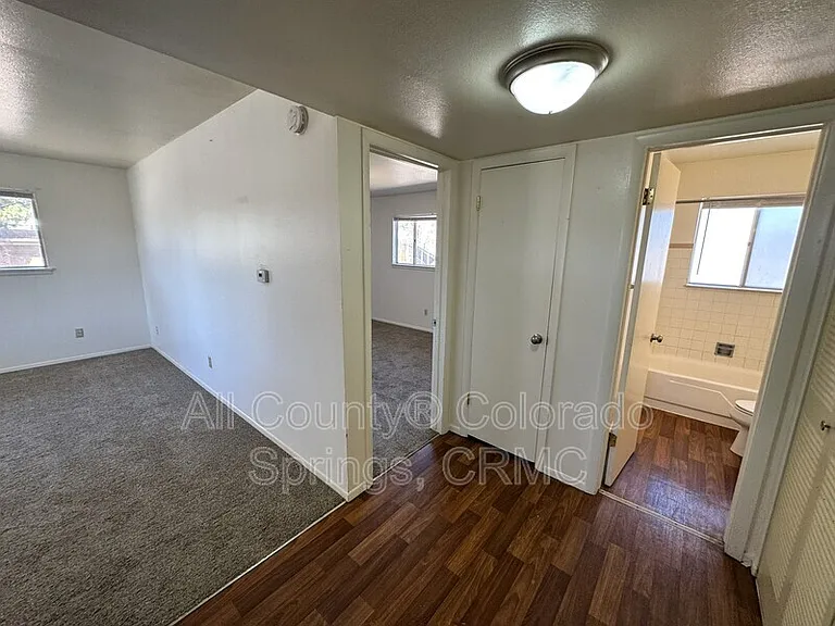 1105 Cree Dr #4 — Photo 9