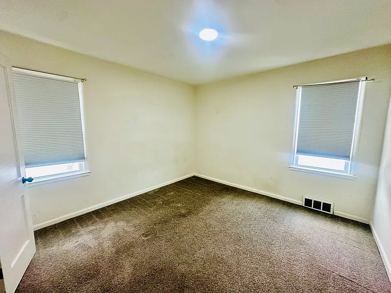 21801 Cushing Ave — Photo 13