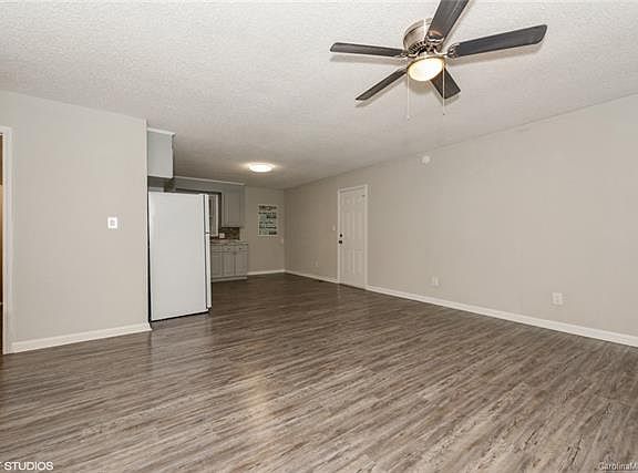 5th image of 1059 S Woodland Dr