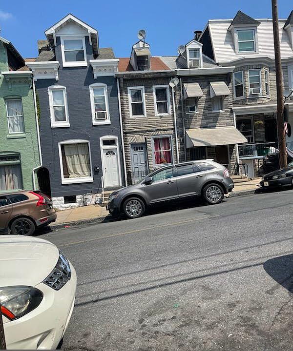 2nd image of 1135 Buttonwood St