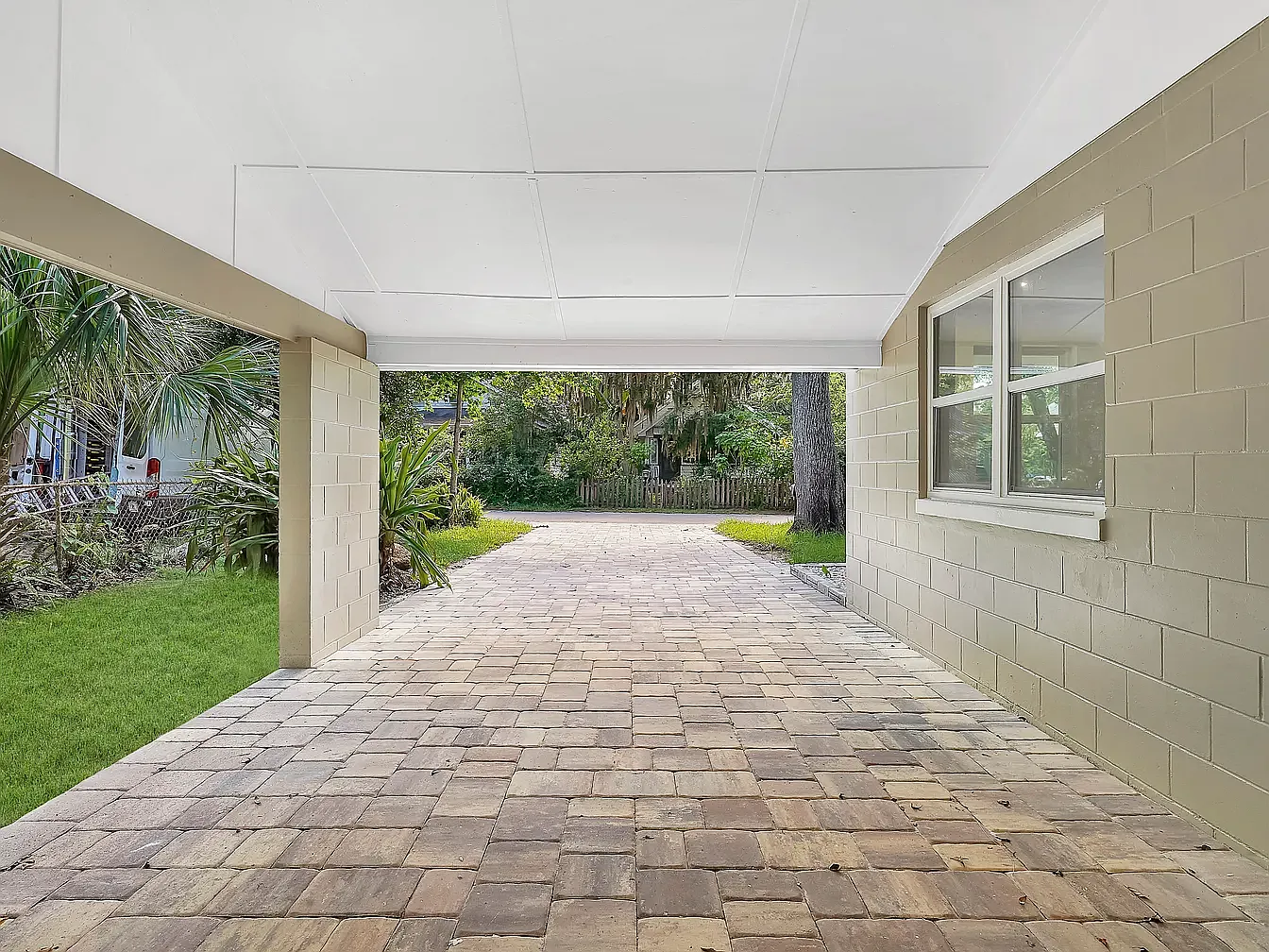 3 bed, 988 sqft, $2,100 — Photo 3