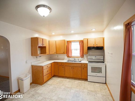 2nd image of 113 Palo Alto St