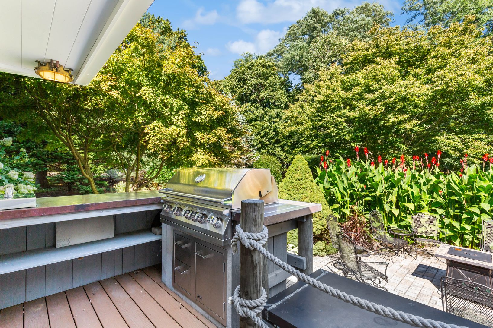  Outdoor Kitchen Area with Built-In Gas Barbeque and Prep Area