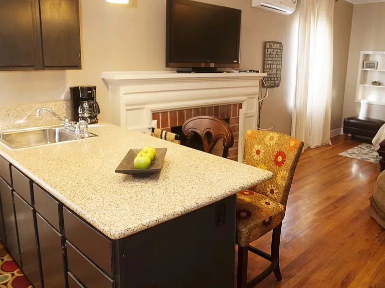 404 N Armijo St #B — Photo 2