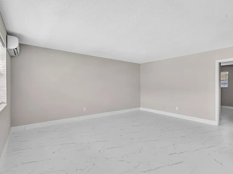 626 SW 14th Ave #102 — Photo 7