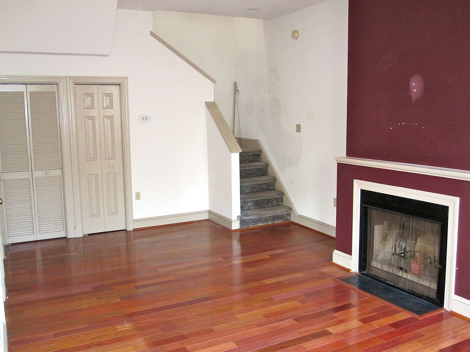 2nd image of 1705 Green St #1707G