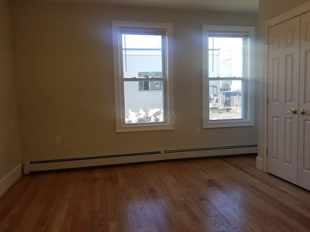 4 bed, $4,200 — Photo 3