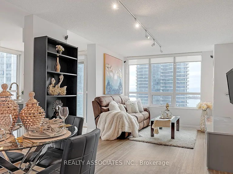 19 Grand Trunk Cres #2710 — Photo 7