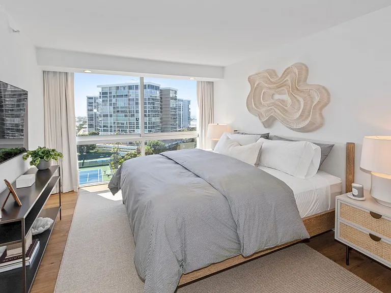 1710 Avenida Del Mundo #803 — Photo 37