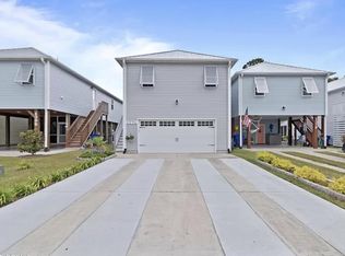 137 James Ave, Surf City, NC 28445