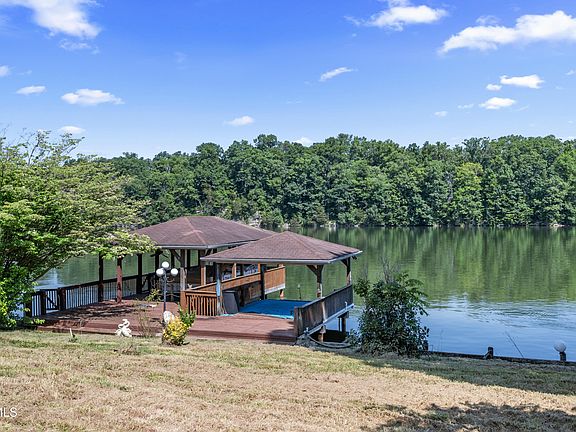 3rd image of 412 Baywood Dr