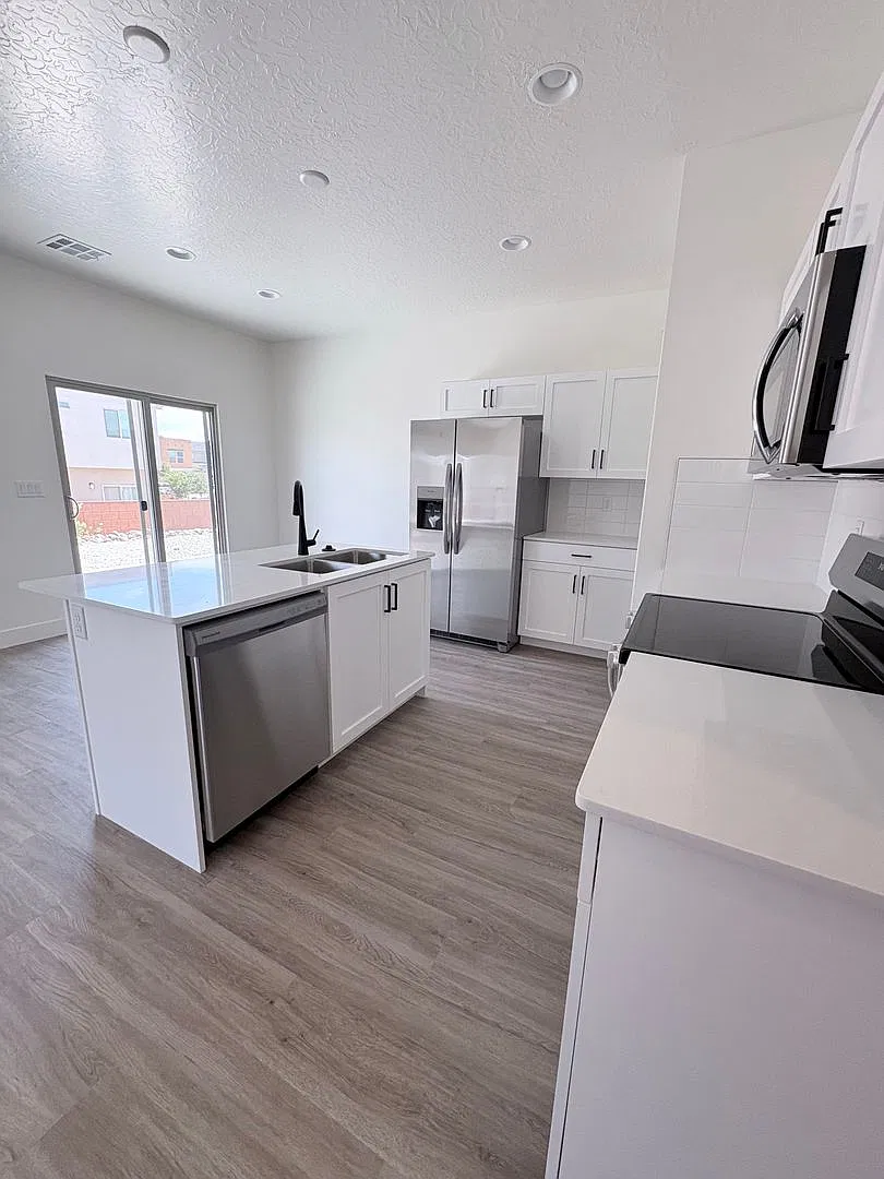 Brand New Townhome for Rent — Photo 3
