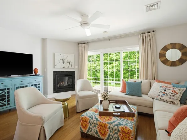 89 Terry Ln #89, Plainville, MA 02762