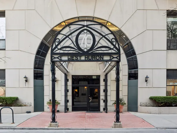 70 W Huron St APT 1704, Chicago, IL 60654