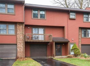 44 Broxbourne Dr, Fairport, NY 14450
