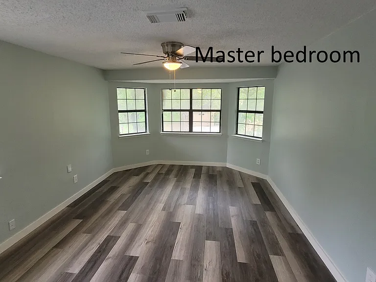 2740 Kavasar Dr — Photo 2