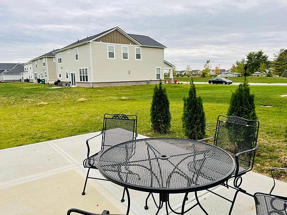 3rd image of 2249 Davis Dr