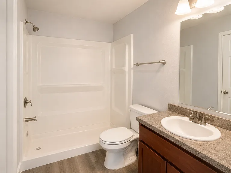 Ambassador House Apartments — Photo 40