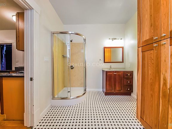 2nd image of 1657 Oak St #A