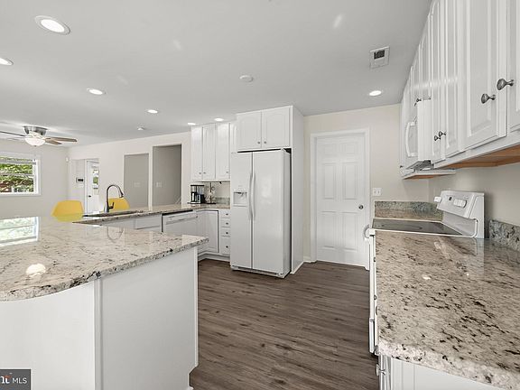 4th image of 500 Fern Rd