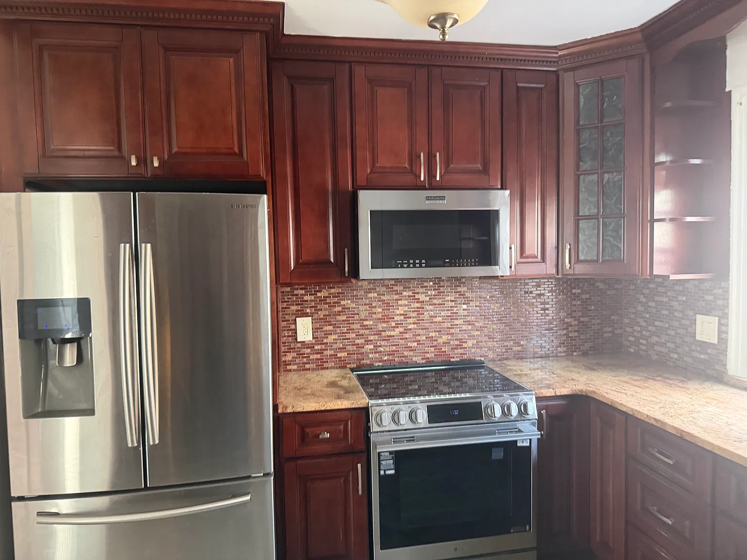 3 bed, 1100 sqft, $3,700 — Photo 3