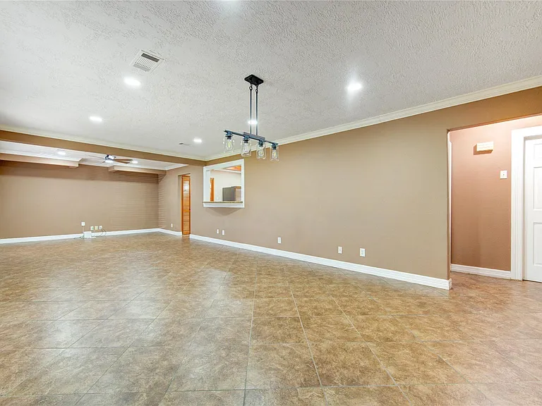 9922 Carmalee St — Photo 14