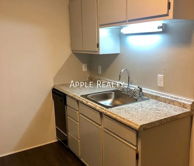 1025 Klyce St #3 — Photo 5