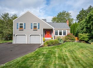945 Mohegan Road, Niskayuna, NY 12309