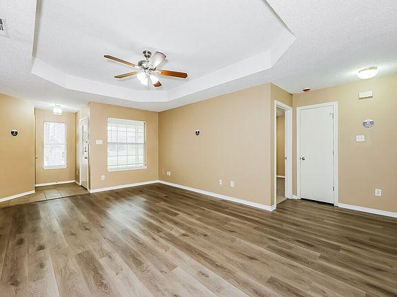 3rd image of 321 Peachtree Ln