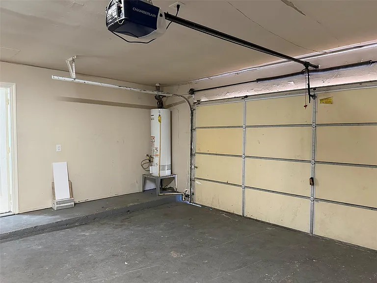 8027 Wind Forest Dr — Photo 25