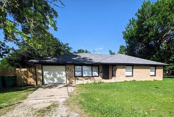 1st image of 612 Sunset Ln