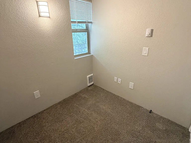 Cedar Apartments — Photo 10
