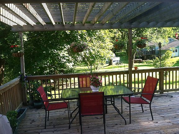 4th image of 84 Vestal Ave