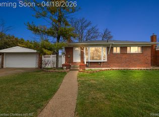 22801 Garfield St, Saint Clair Shores, MI 48082