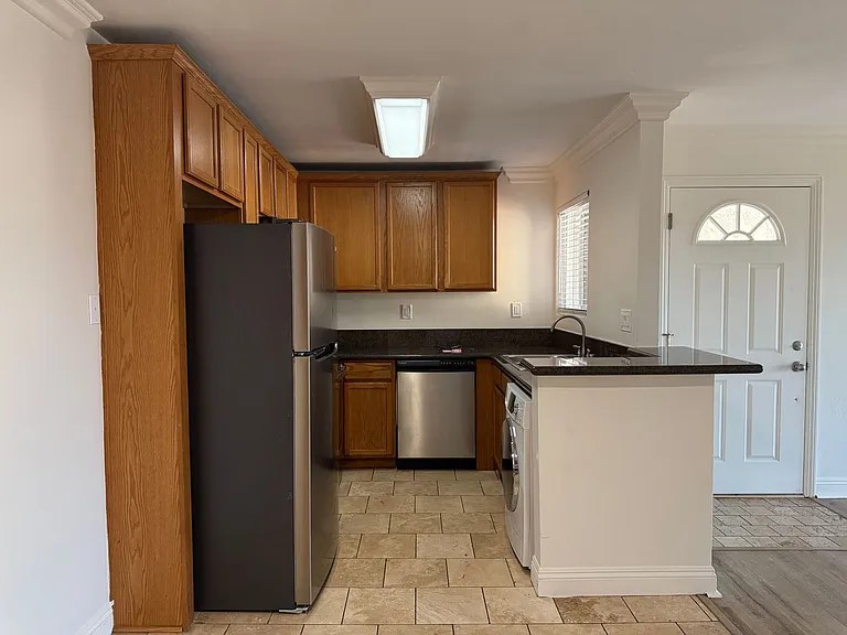 1475 Oakdale Ave — Photo 10