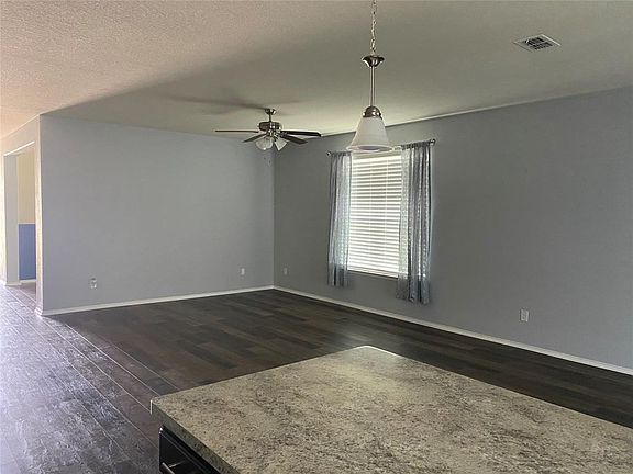 4th image of 9141 Blackstone Dr