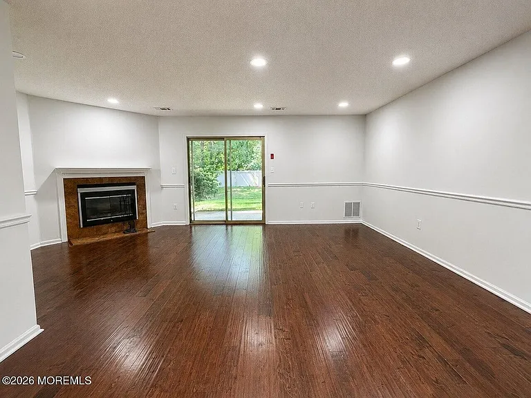 7 Stuart Dr #3 — Photo 16