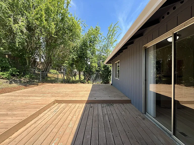 687 SE Barnes Ave — Photo 43