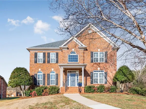 3640 Glennmoor Dr, Pfafftown, NC 27040