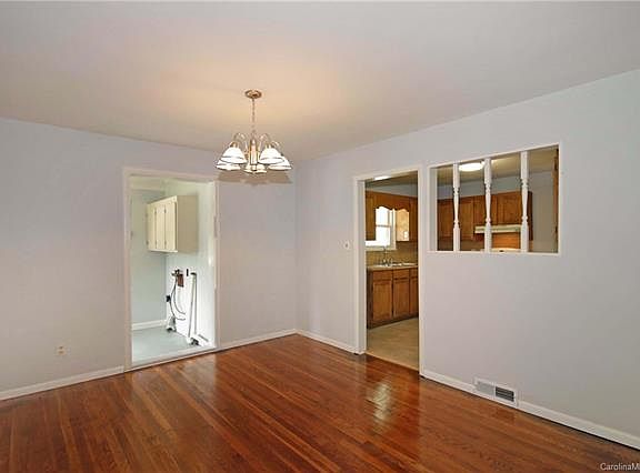 4th image of 319 Fieldstone Cir