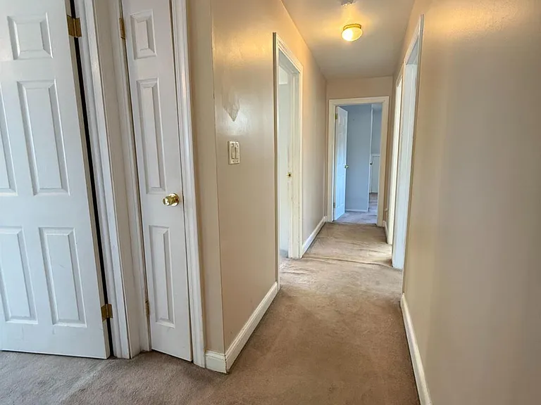 43 Jonathan Dr — Photo 17