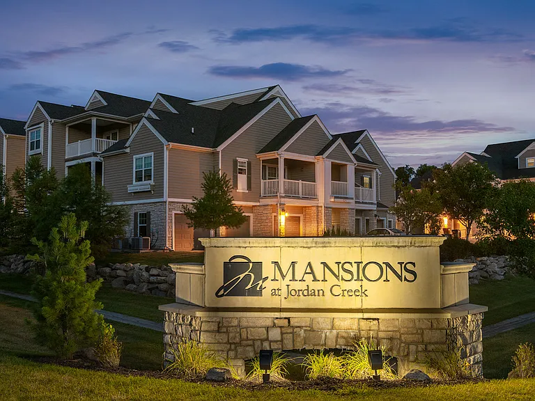 Mansions at Jordan Creek — Photo 26