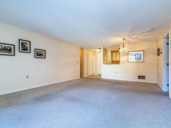 5th image of 47 Dogwood Drive #208